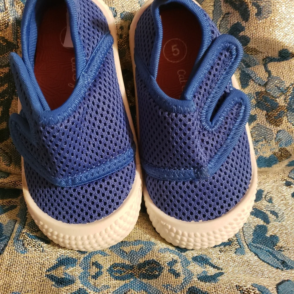 Swim/ Athletic Blue And White Theo Shoes  NWOT Cat & Jack Toddler Size 5